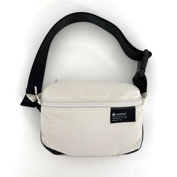 Lululemon Clean Lines Nylon Belt Bag 2L in White Opal - Picture 3 of 12